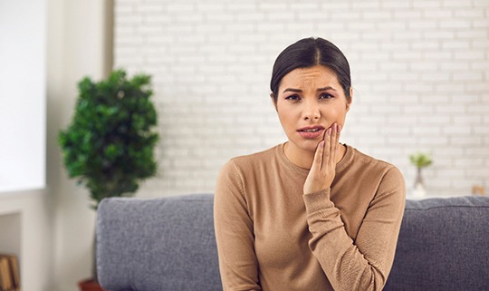 Attleboro patient with jaw pain from wisdom teeth